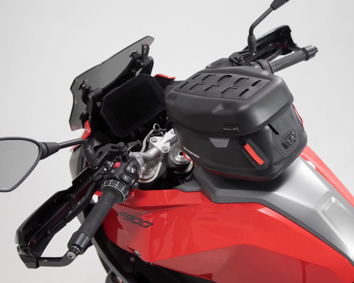 Rynox Navigator Tank Bag 15L Product Review: Introduction - BikeWale