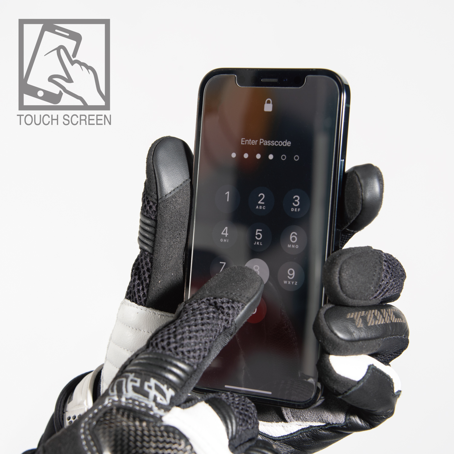 You can operate the smartphone without taking off your glove.