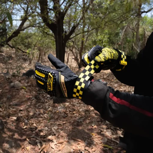 Tiivra DS Apex Black Yellow Riding Gloves (1)