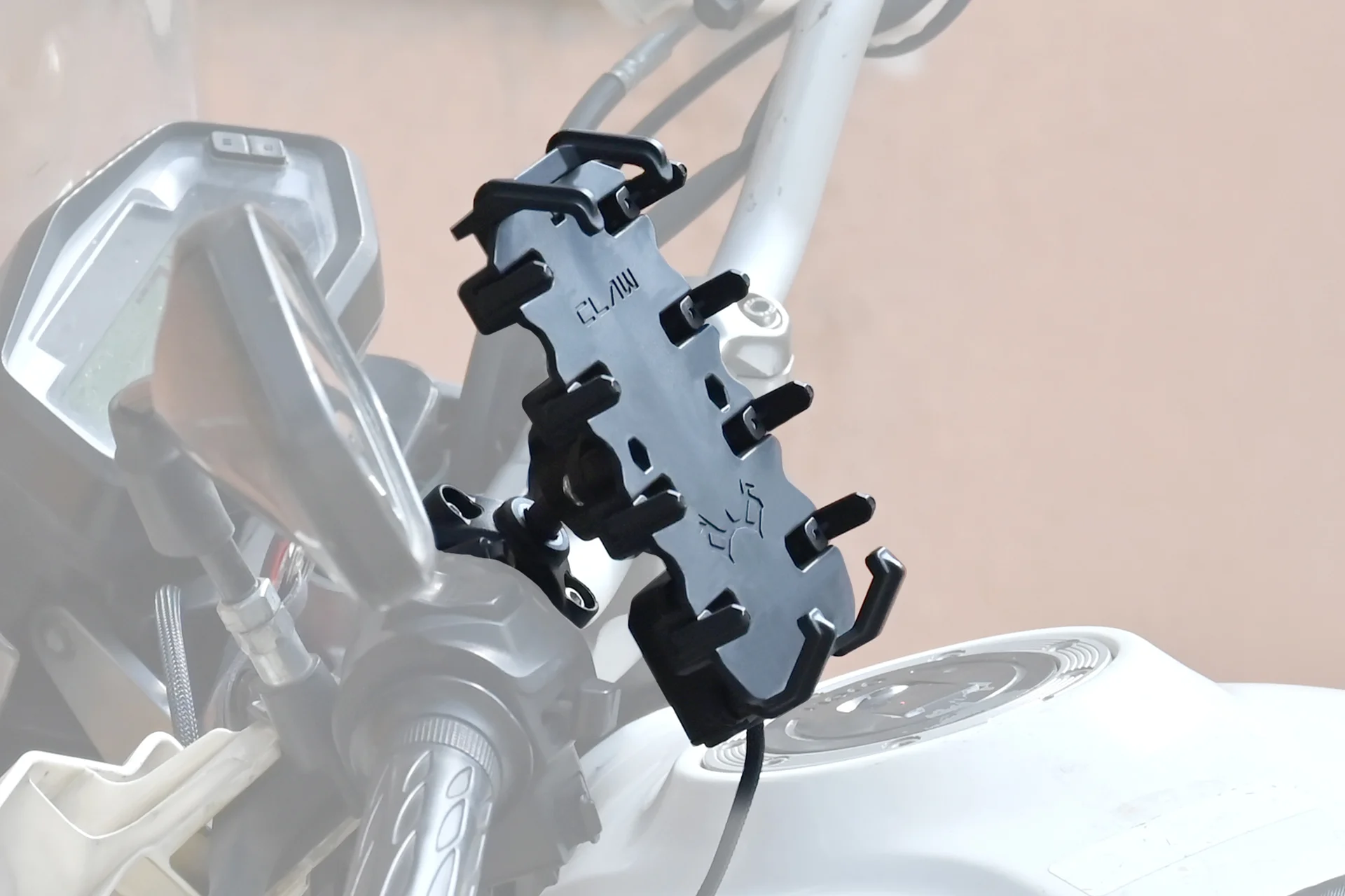 Maddog Claw Mobile Holder 3