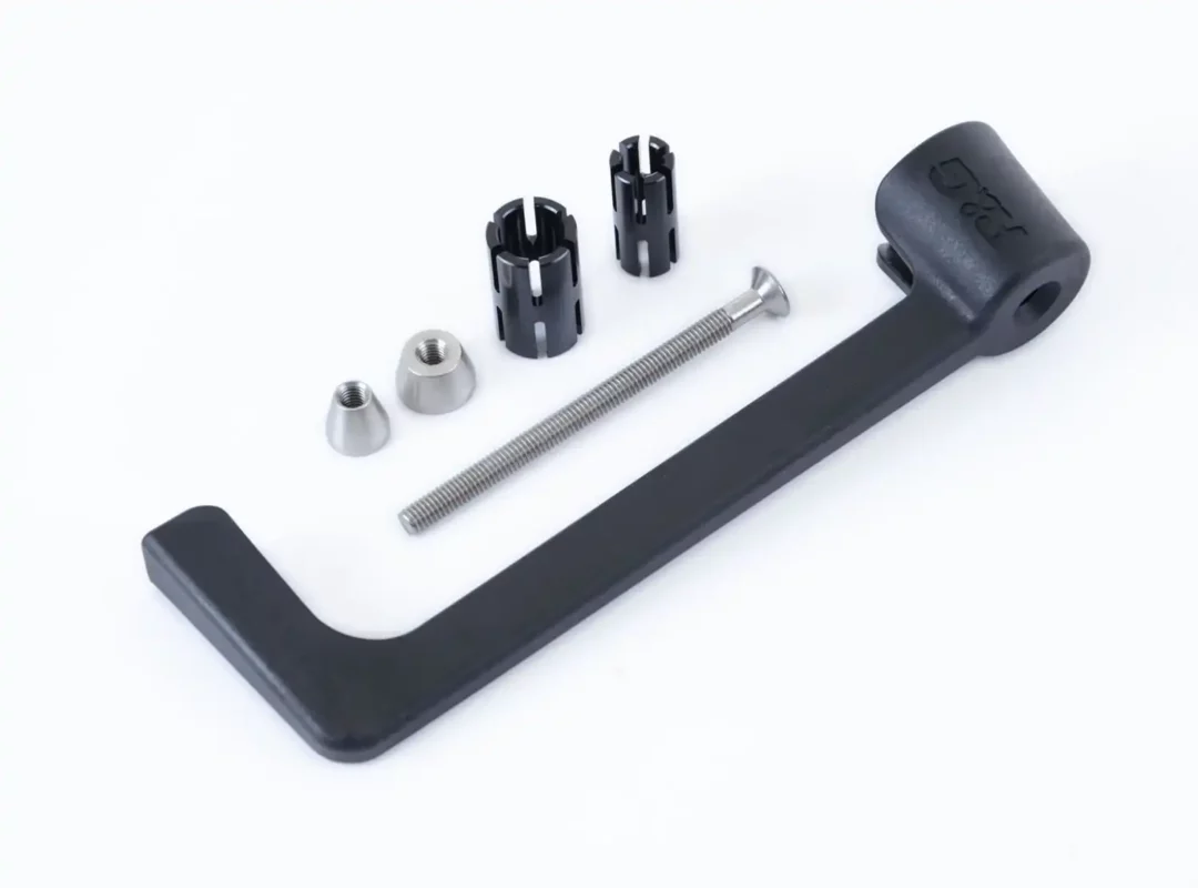 R&G Moulded Lever Guard for Kawasaki ZX 6R (MLG000BK) 1