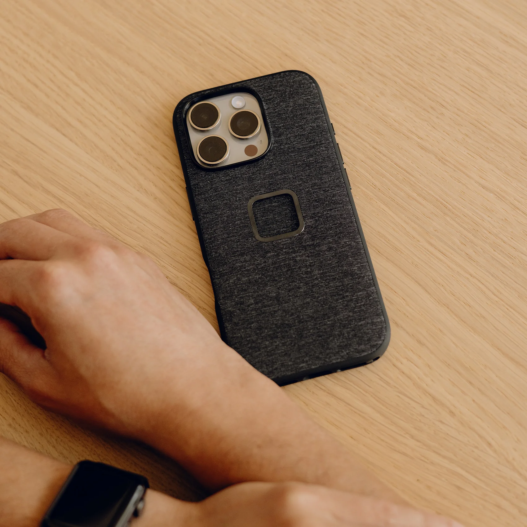 Peak Design Charcoal Mobile Everyday Fabric Case for iphone 16 Pro - Image 2