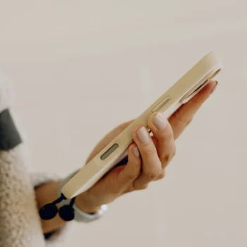 Alternative view of Peak Design Mobile Bone Everyday Clarino Case for iphone 16 Pro