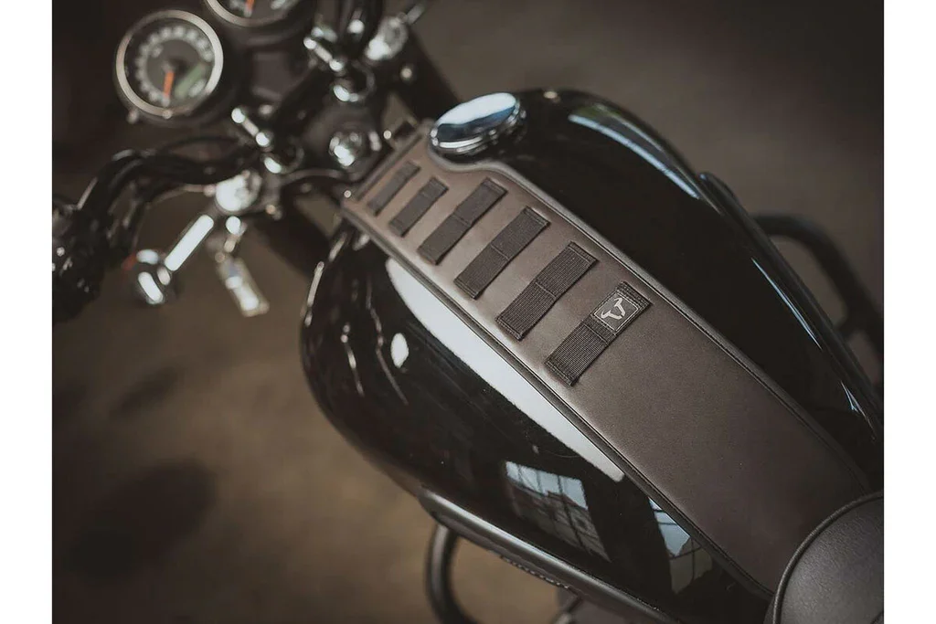 SW-Motech Legend Gear Tank Strap for Triumph Bonneville/Thruxton - BLEM(BC.TRS.11.249.10000-BL) - Image 2