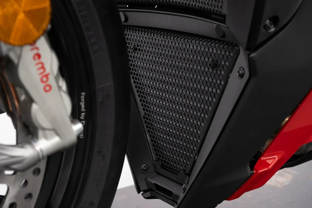 Evotech Radiator Guard Set for Ducati Streetfighter V4 2025 (PRN018192-018198) - Image 3