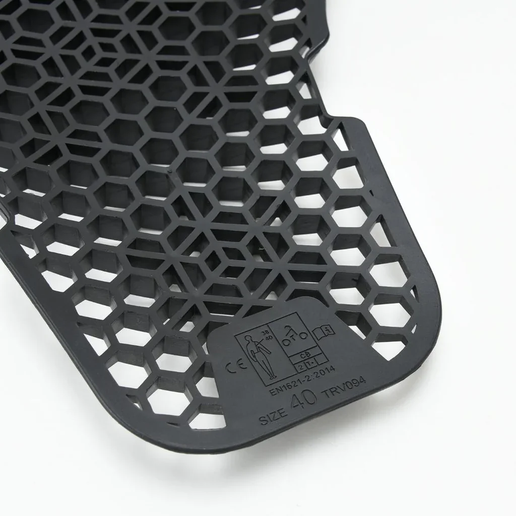 RS TAICHI HELINX AIR CE (LV.2) BACK PROTECTOR BLACK 40 - Image 3