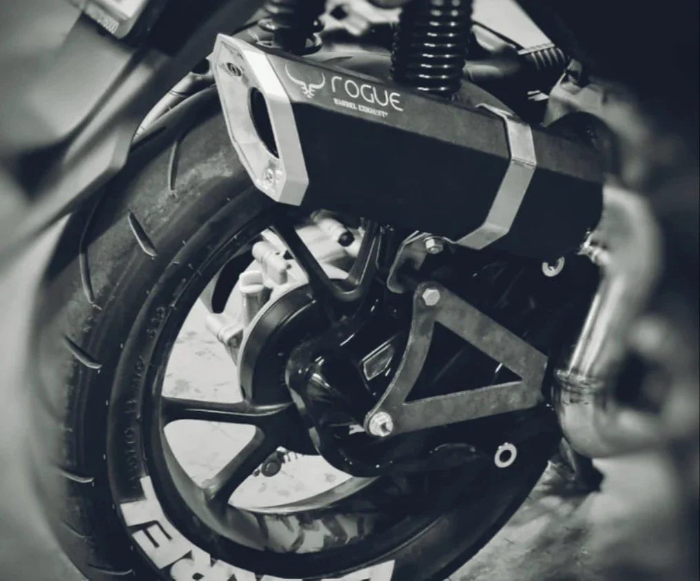 Barrel Exhaust Rogue V2 Exhaust for Yamaha Aerox 155 - Black(RGARXBLK02) - Image 1