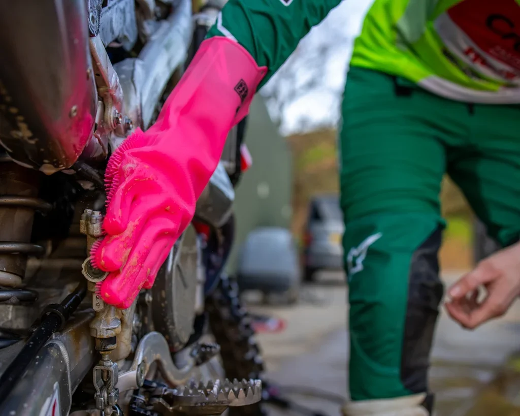 Muc-Off Deep Scrubber Gloves - Large - 20406 - Image 6