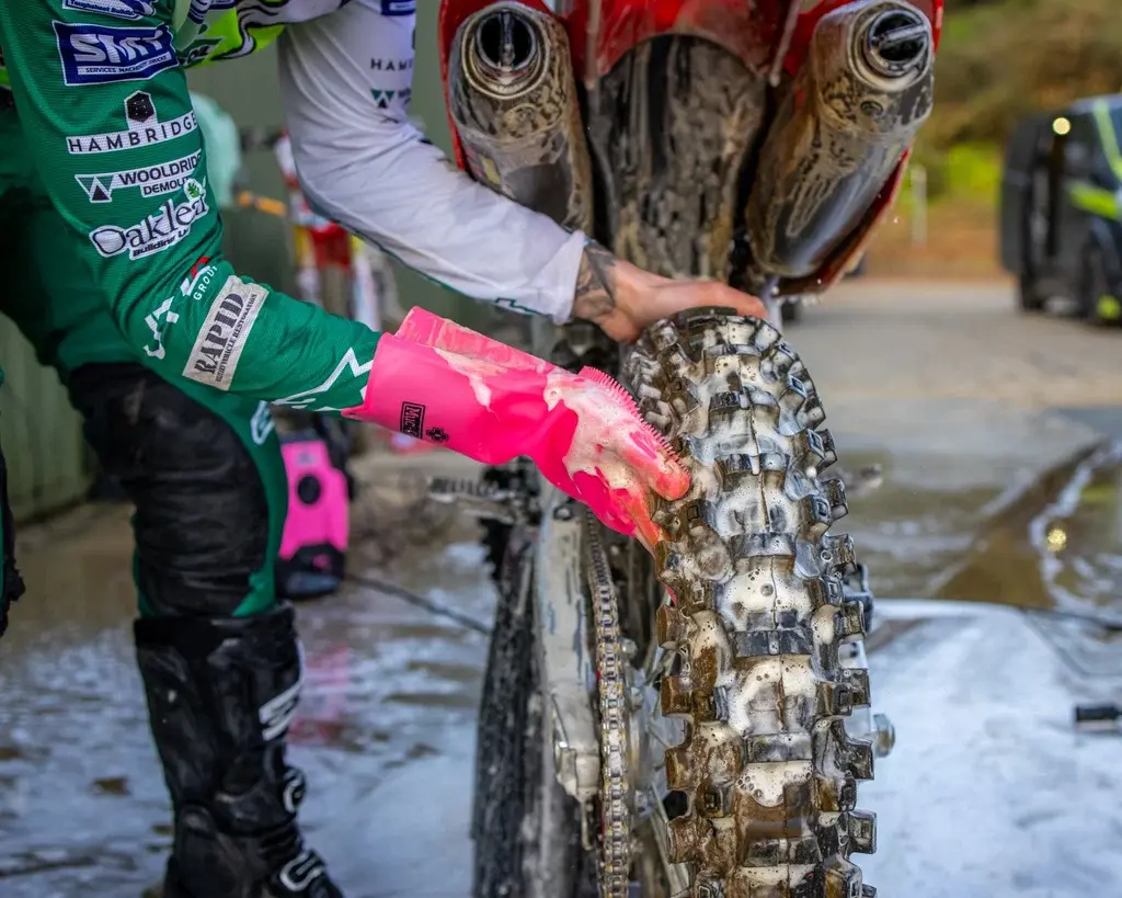 Muc-Off Deep Scrubber Gloves - Large - 20406 - Image 7