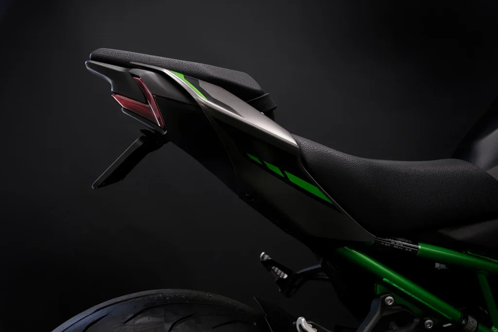 Evotech Performance Dynamic Tail Tidy for Kawasaki Z900 (2025) - PRN017571-018271 - Image 3